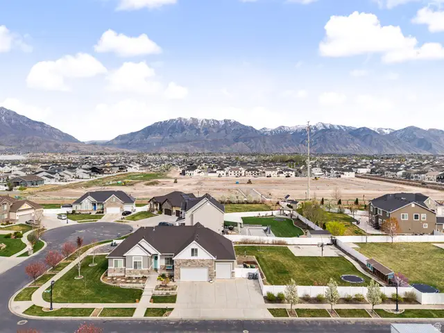 83 N Sunset Dr, Vineyard, UT 84059 - #2
