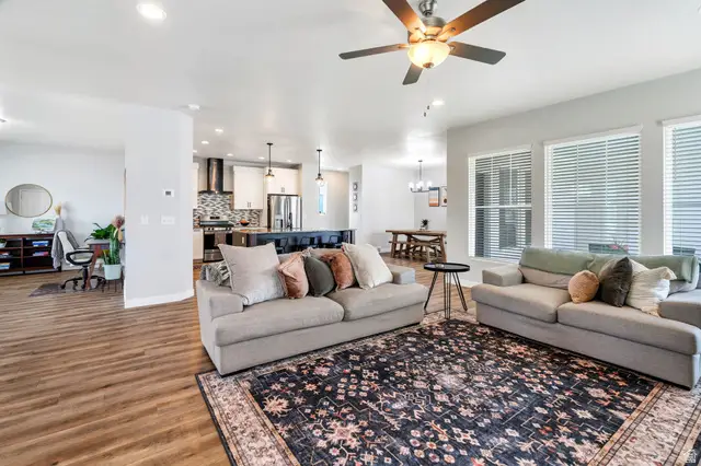 6281 W Copper Hawk Dr, South Jordan, UT 84009 - #3