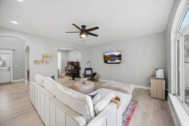 358 Lakeview Dr, Lehi, UT 84043 - #2