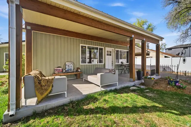 360 E Sandy Park Cir, Sandy, UT 84070 - #2