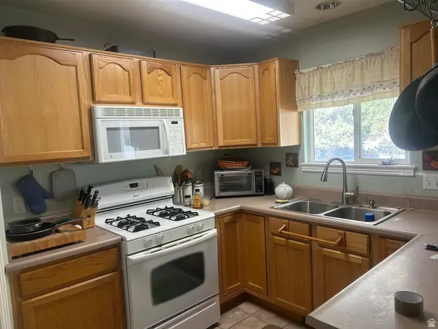 872 Quinn Ct, Ogden, UT 84404 - #3