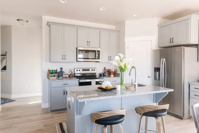 717 N Hilltop Dr, Lehi, UT 84048 - #3