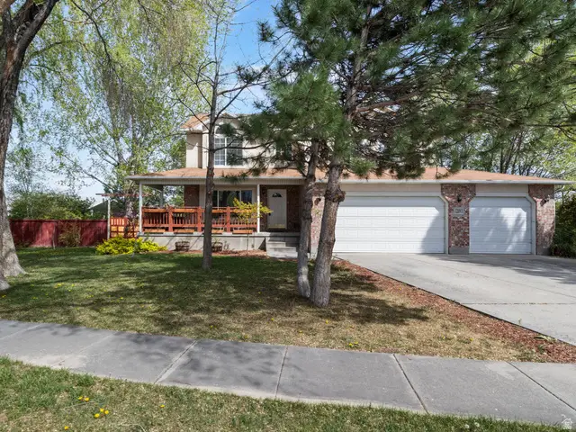 12093 S Kings Crossing Way W, Riverton, UT 84065 - #2