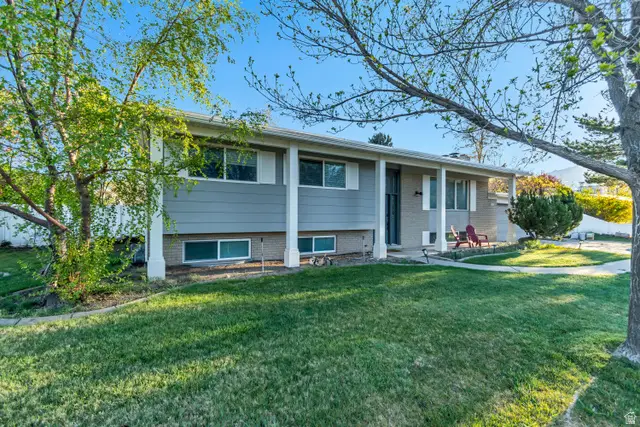 1697 E Bunkerhill Rd E, Holladay, UT 84117 - #3