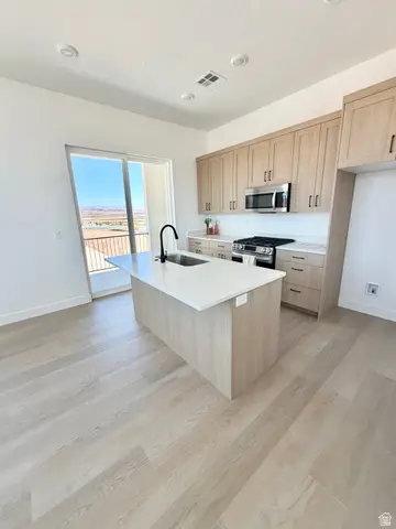 915 W Gold Ridge Lane, Saint George, UT 84790 - #2
