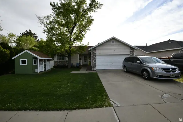 228 S Larkin Ln W, Kaysville, UT 84037 - #1