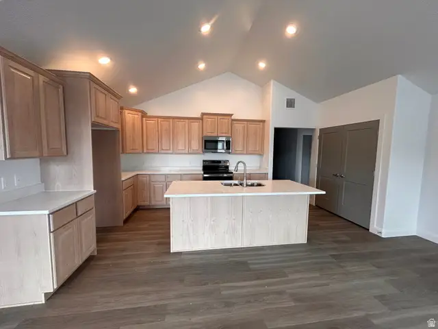 9541 S Ember Glow Ct #B, South Jordan, UT 84095 - #2