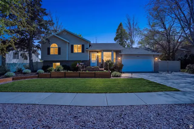 1589 W Plum Creek Dr S, West Jordan, UT 84088 - #2