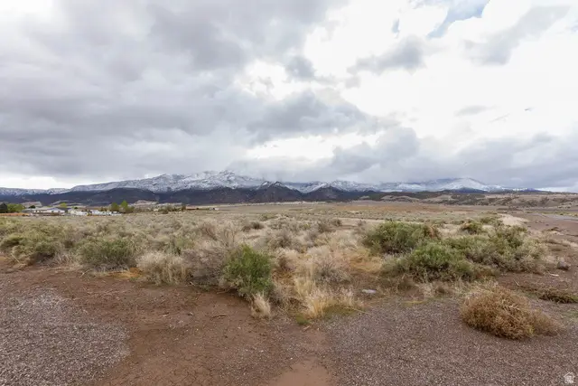 345 W Land Slide Rd, Annabella, UT 84711 - #3