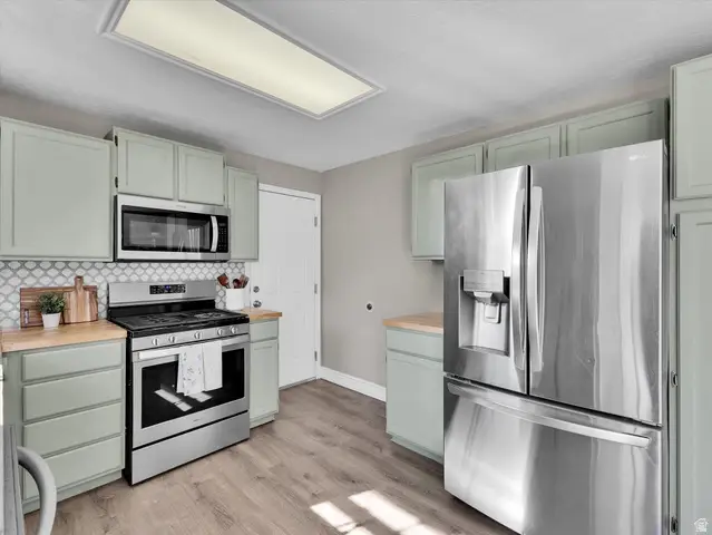 9633 S Annalyn Dr, Sandy, UT 84070 - #3