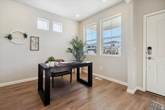 297 N Roundabout St, Saratoga Springs, UT 84045 - #3