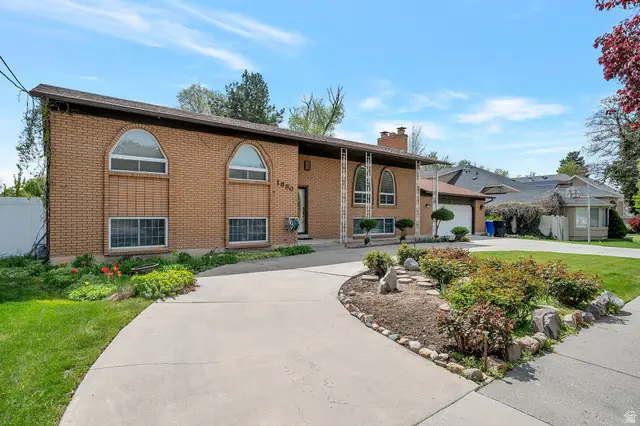 1860 E Spring Ln S, Holladay, UT 84117 - #3