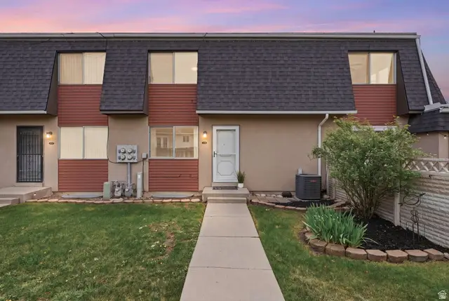 9754 S Yorkshire Dr, South Jordan, UT 84009 - #2