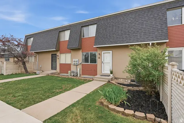 9754 S Yorkshire Dr, South Jordan, UT 84009 - #3