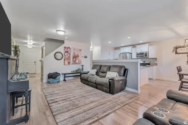 492 Fox Chase Ln S, Saratoga Springs, UT 84045 - #3