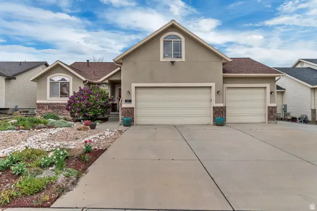 877 N Fox Run Dr E, Tooele, UT 84074 - #3