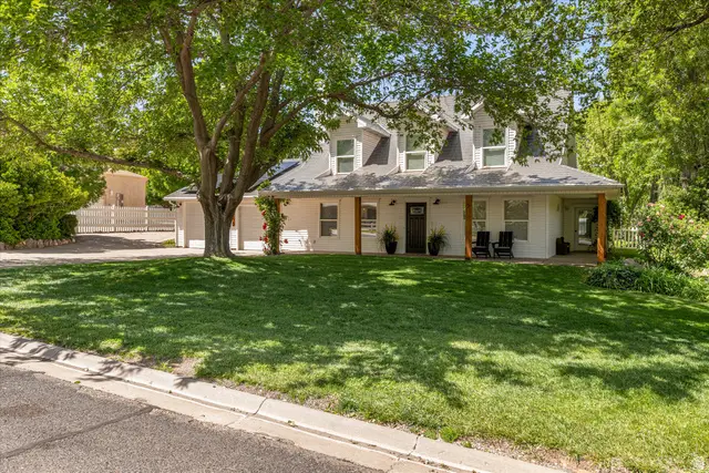 246 W Mountain Charm Rd, Toquerville, UT 84774 - #2