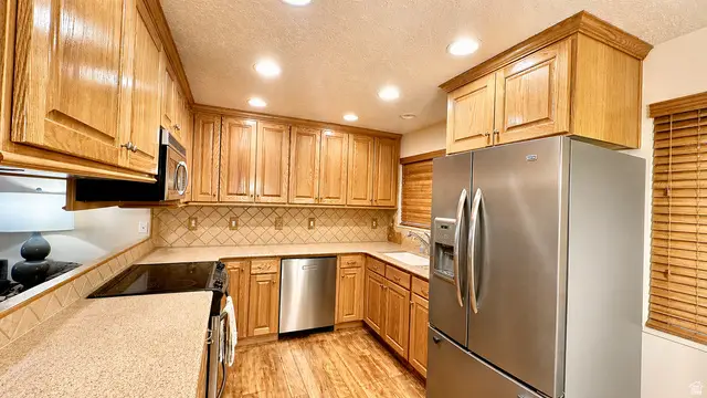 159 E Main St, Hyrum, UT 84319 - #2