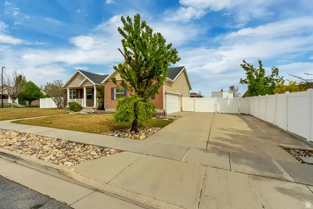 5464 W Mayflower St S, West Jordan, UT 84081 - #2