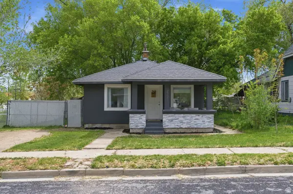 2771 S Buccaneer Dr, Magna, UT 84044