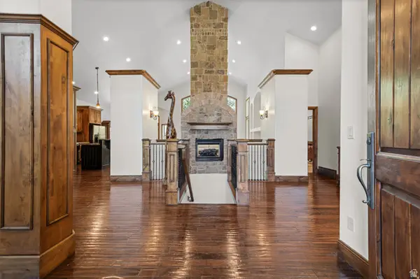 10637 S Crescent Bend Dr, Sandy, UT 84070