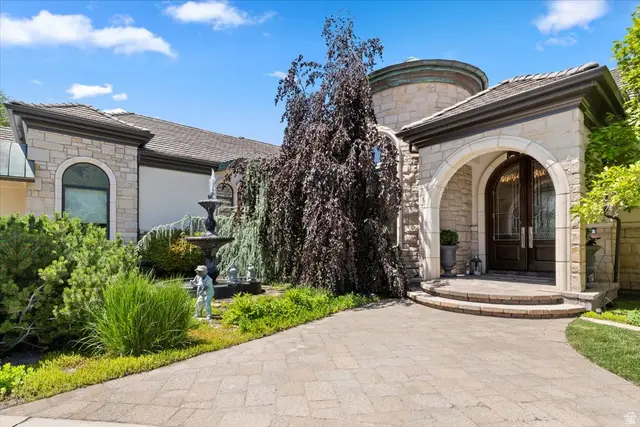 6274 S Oles Ln E, Holladay, UT 84121 - #2