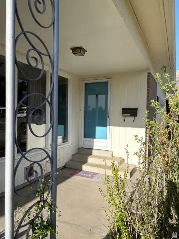 1779 E Moordale Ln S, Holladay, UT 84117 - #2