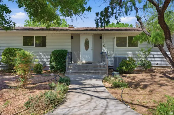 35 E E 100 St S, La Verkin, UT 84745