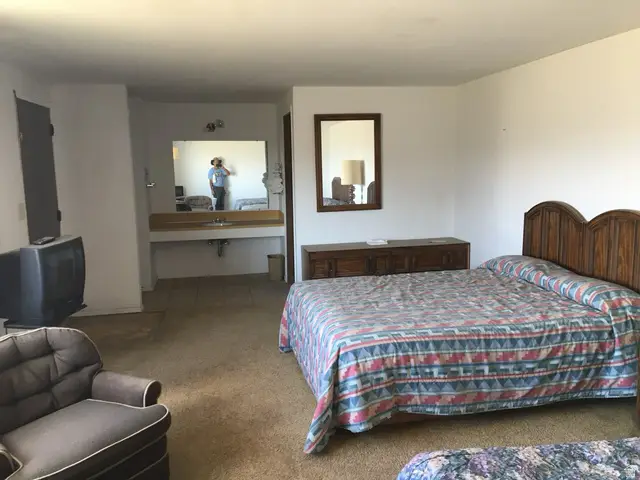 570 W Main St, Green River, UT 84525 - #3