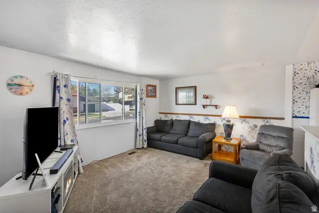 6048 W Borax Ave, Kearns, UT 84118 - #3