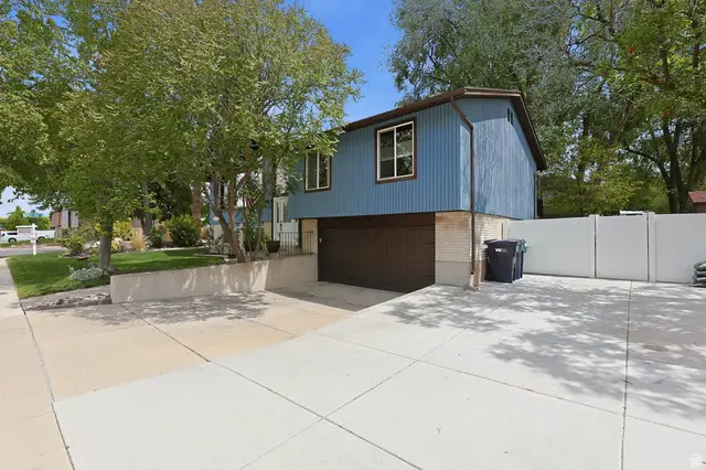 9107 S Peach Blossom Dr, Sandy, UT 84094 - #3