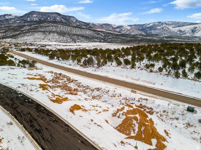 3185 W Moon Crest Dr #5, Cedar City, UT 84720 - #3