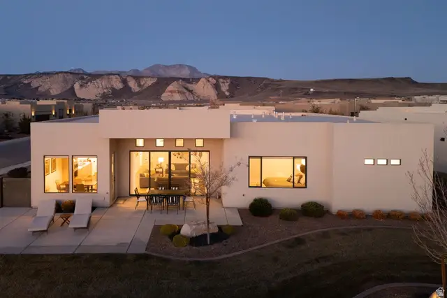 1525 W Pocket Mesa Dr, Saint George, UT 84770 - #2
