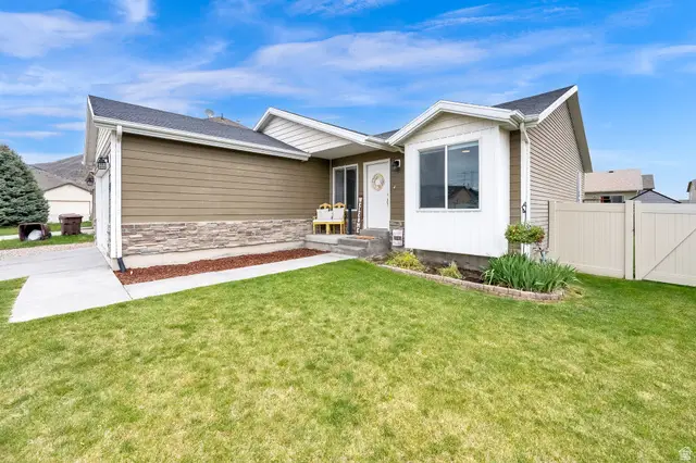 2442 E Hitching Post Dr, Eagle Mountain, UT 84005 - #2