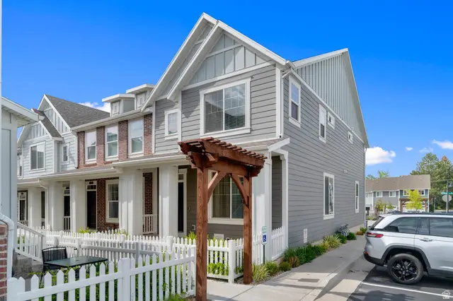 272 E Kirsten Ln, North Salt Lake, UT 84054 - #2