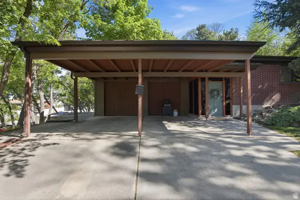 2915 E La Joya Dr S, Holladay, UT 84124