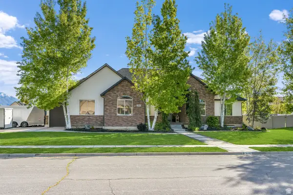 698 N Farmland Dr, Kaysville, UT 84037