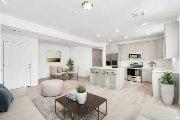 5249 W Reventon Dr S #204, South Jordan, UT 84009