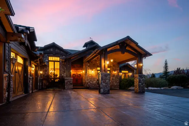 1291 S Innsbruck Dr E, Huntsville, UT 84317 - #3