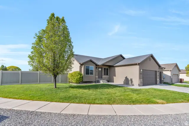 2454 E Ox Yoke Dr, Eagle Mountain, UT 84005 - #3