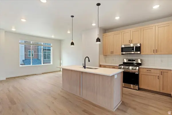 1172 N Meridian Ln #127, North Salt Lake, UT 84054