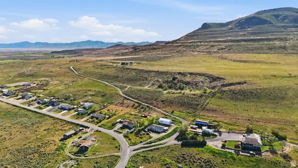 9317 N Sunset Dr, Thatcher, UT 84337 - #1