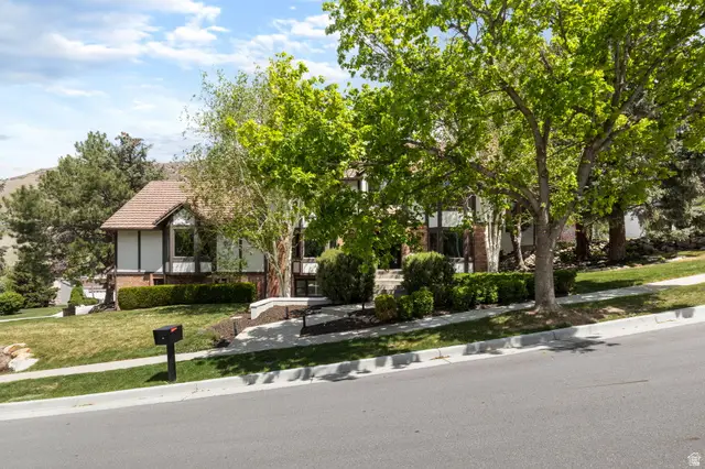 4049 E Prospector Dr S, Cottonwood Heights, UT 84121 - #3