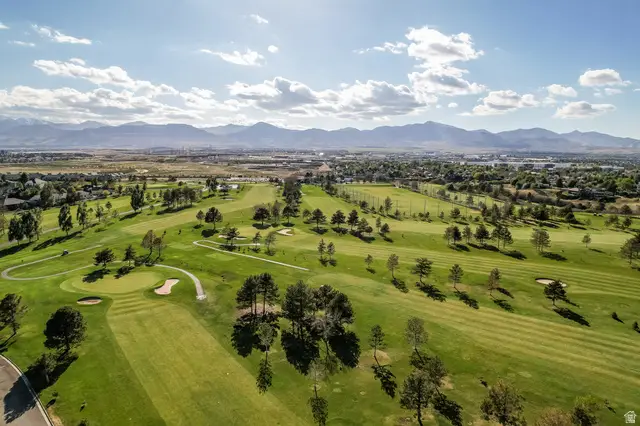 4513 W Saint Andrews Dr, South Jordan, UT 84009 - #2
