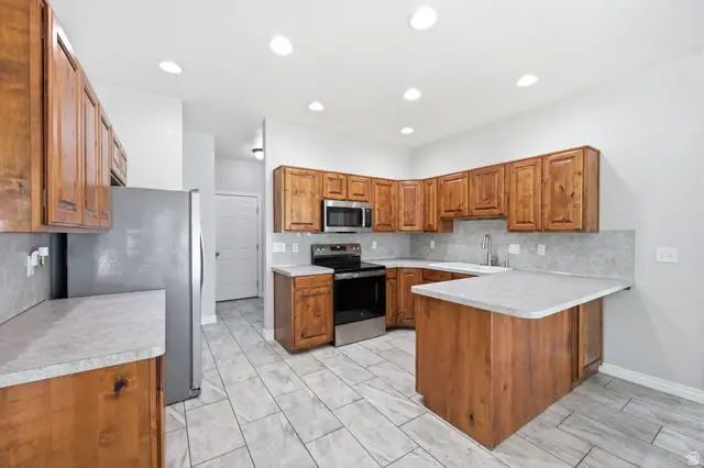 740 S Clearwater Ct, Layton, UT 84041 - #3