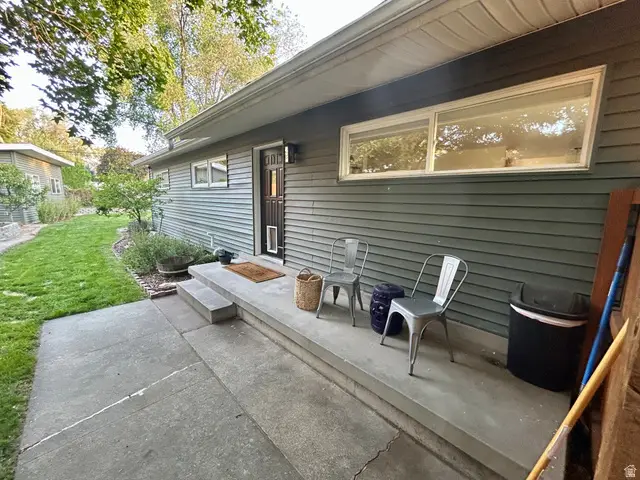 1916 E La Cresta Dr, Cottonwood Heights, UT 84121 - #2