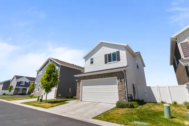 3233 S Burkhill Ln, Syracuse, UT 84075 - #3