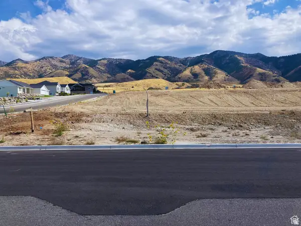 16 S 1000 E #101, Hyde Park, UT 84318