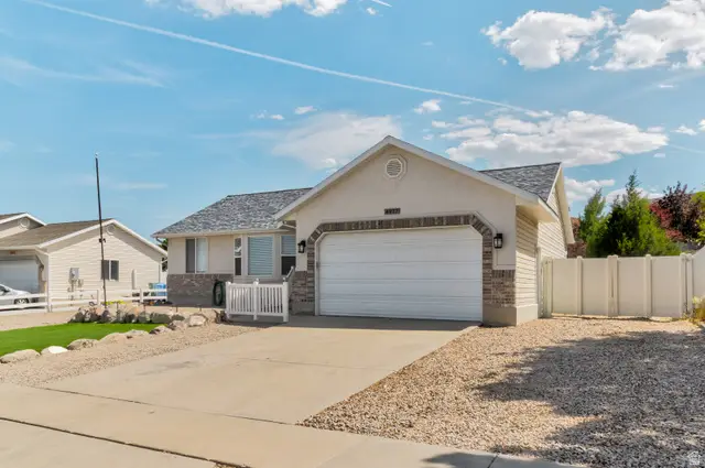 4977 W Cave Peak Dr, Riverton, UT 84065 - #3