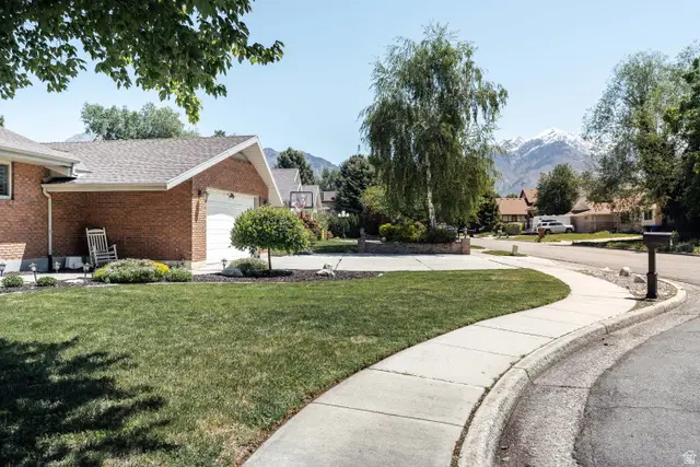 1069 E Birchbrook Cir S, Cottonwood Heights, UT 84047 - #3